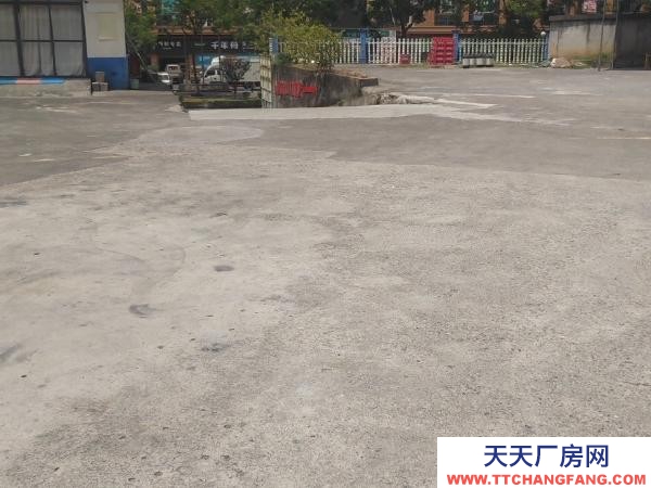 張家界市永定物資倉庫 國際建材城對面，場地寬敞。