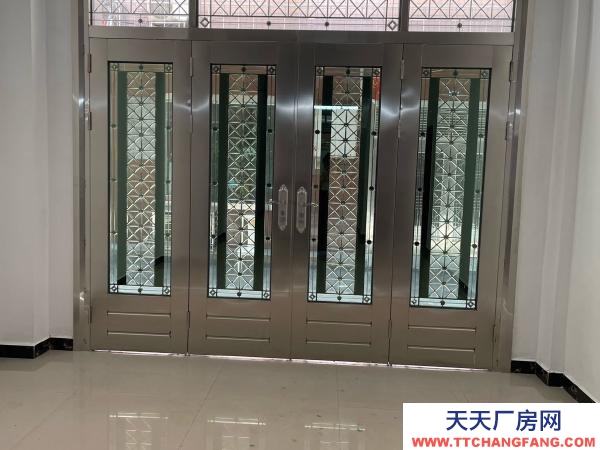 張家界市慈利物資倉庫 一樓門面120平方米，水電齊全，有衛生間，洗手臺