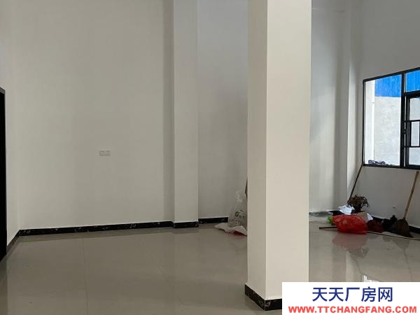 張家界市慈利物資倉庫 一樓門面120平方米，水電齊全，有衛生間，洗手臺