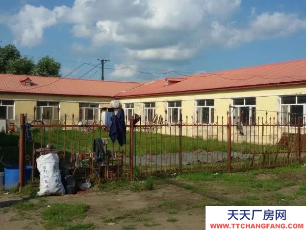 阿城蜚拉公路道邊料甸鎮里 緊鄰路邊 機加工廠房