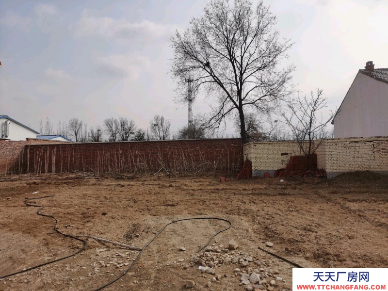 張家口 懷來 (出租) 南水泉中學路南，公路旁，可做倉庫，廠房。租金面議。