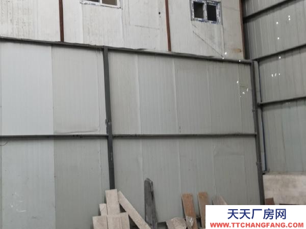 銀川市賀蘭物資倉(cāng)庫(kù) 臨街倉(cāng)庫(kù)，也可開門營(yíng)業(yè)，交通便利層高可搭建二層