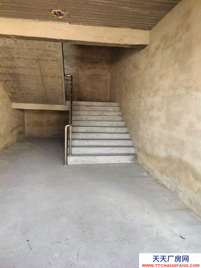 滄州 運(yùn)河(出租) 共三層，車輛進(jìn)出方面，緊鄰公路