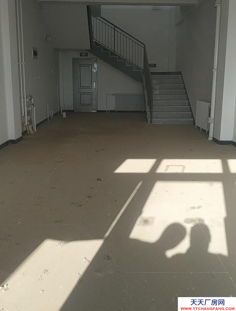 (出售) 赤峰臨街商廳，，位置佳，有停車位