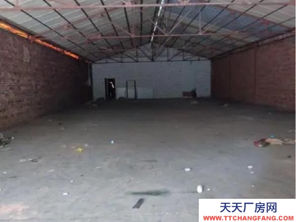 鐵峰汽貿城南500米，200平米直筒庫房，另外有平房人