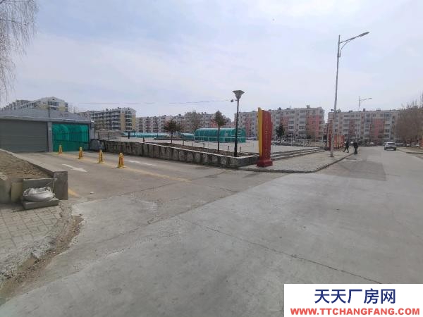 鐵峰地下車庫，可分租庫房