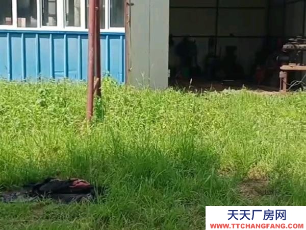 富拉爾基稻香村，緊臨公路。交通方便。