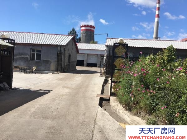 雞冠糧食加工廠房及院內(nèi)地面水泥硬化干凈整潔。