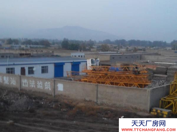 石嘴山市大武口加工廠房 郊區廠房大院，三個庫房，一套平房(三室兩廳)，具體價格面議