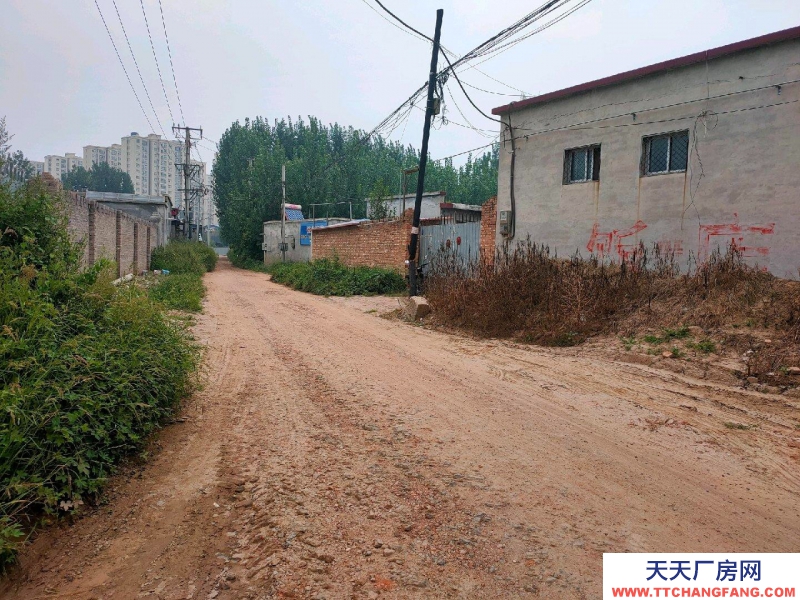 (出租) 水電齊全可接三相電房屋10間敞篷二百多平可出入車輛。