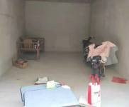 (出租) 駐馬店西平個(gè)人倉庫，倉庫位于一樓平庫。面積30平方左右，倉庫內(nèi)已通電。