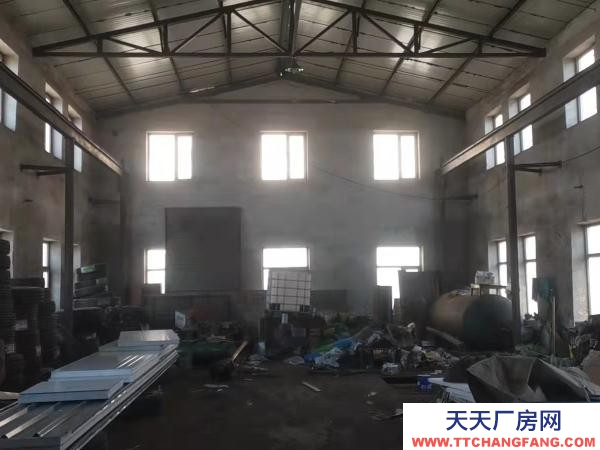 工農(nóng)機加工廠房內(nèi)有吊車，能進大車，三相動力電，前面有門房300平方。