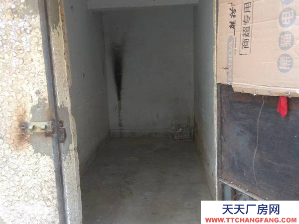 福州市福清物資倉(cāng)庫(kù)  這是我位于老城區(qū)中心地段小區(qū)套房樓下的柴火間，租金低廉哦。