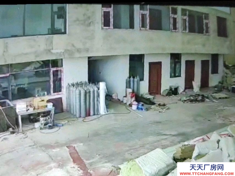 (出租) 拉薩堆龍德慶航龍鋼材市場(chǎng)院內(nèi)3層辦公樓10噸航車水泥地面1300平車間可做五金機(jī)電