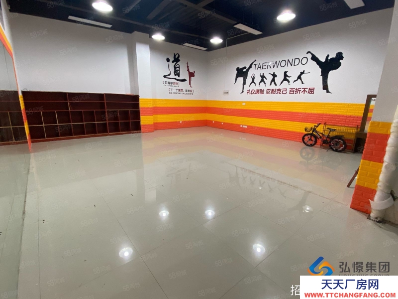 舟山市定海(出租) 102平方大通間倉(cāng)庫(kù),進(jìn)出方便,可用來(lái)存放物品