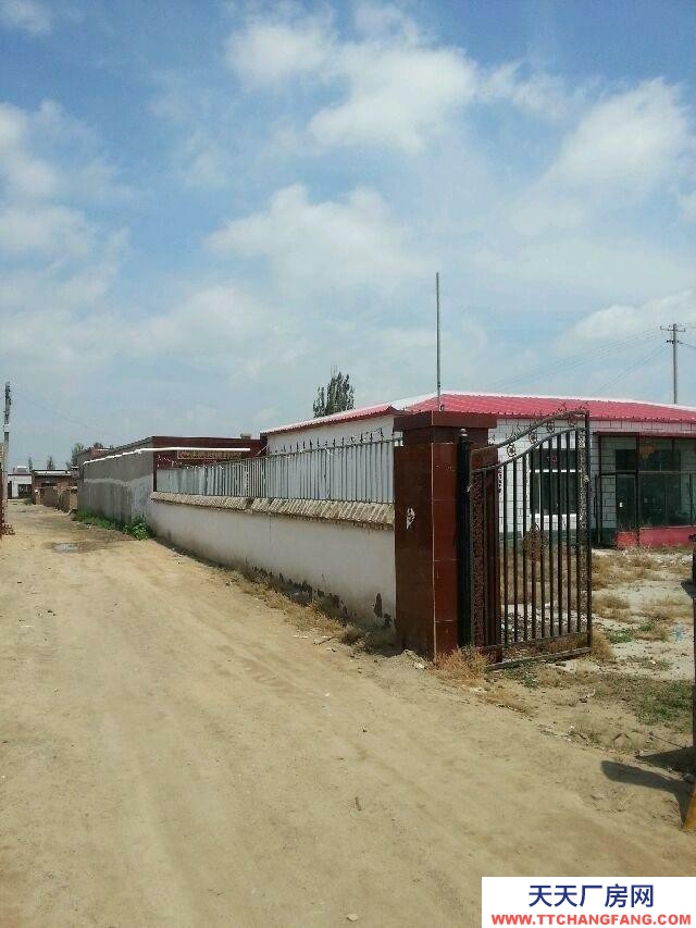 (出售) 鄂爾多斯占地1600平米，建筑面積900。油路邊，