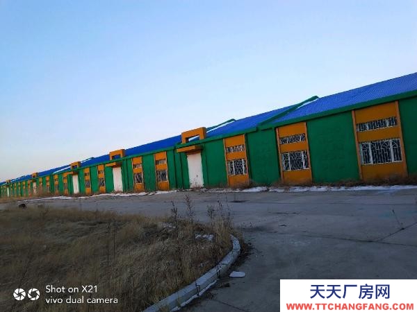 龍鳳庫房大小不等，可分體出租，庫內(nèi)地面整潔，