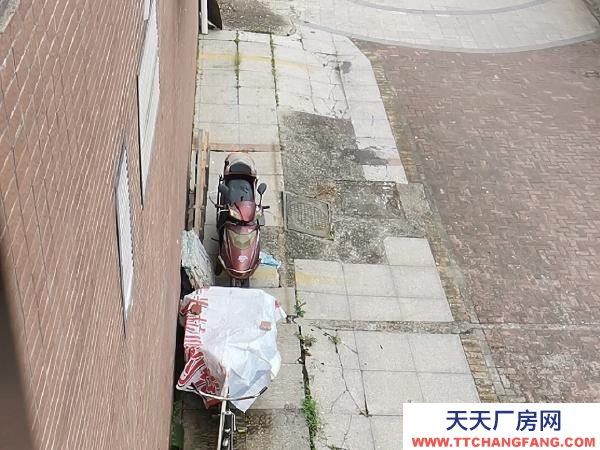 福州市連江物資倉庫 靠近萬家廣場，交通方便。