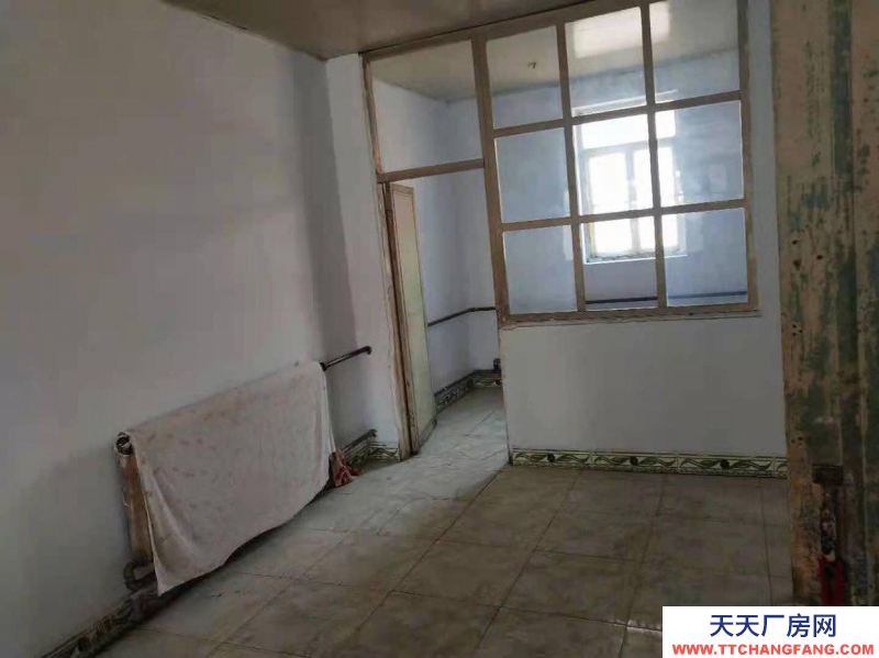 (出售) 房子離二小學校較近是一個住宅平房出門交通方便有意者請與我聯(lián)系