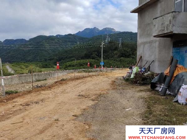 福州市永泰物資倉庫 永泰縣葛嶺鎮沿路邊三層民房出租。