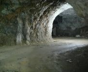 (出租) （鋪鋪通）桂林秀峰區桃花江路山洞內場地,冷庫出租