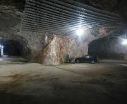 (出租) （鋪鋪通）桂林秀峰區桃花江路山洞內場地,冷庫出租