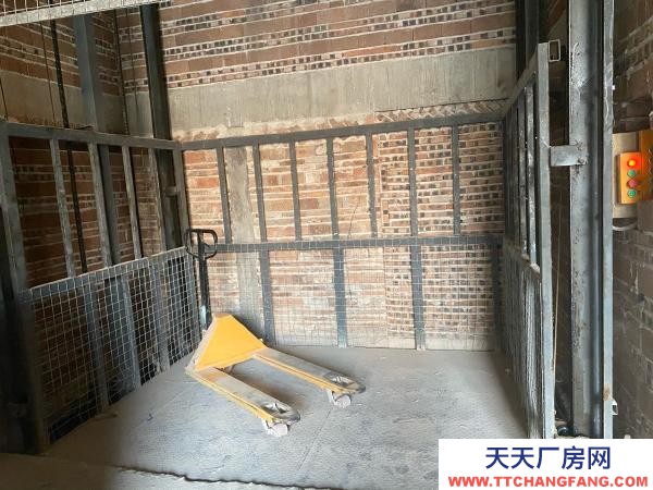 贛州市南康物資倉(cāng)庫(kù) 位于康復(fù)中心旁，交通便利鄰主干道