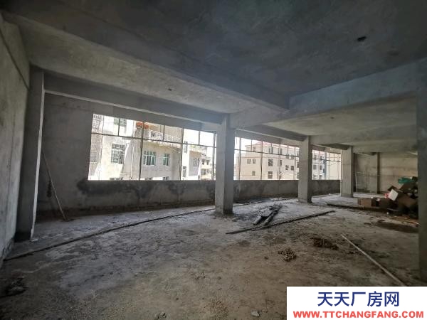 贛州市瑞金肉制品廠房  房屋位于大布汽車城邊，臨323國道，工業園區