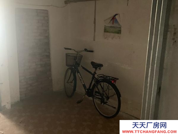 贛州市瑞金物資倉庫 紅都廣場步行街市中心可用于倉庫，或者賣點小零食