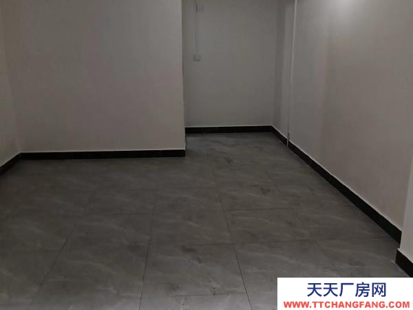 贛州市信豐物資倉庫 房屋出租，一樓可辦公、住人，獨立衛生間。制衣、窗簾加工