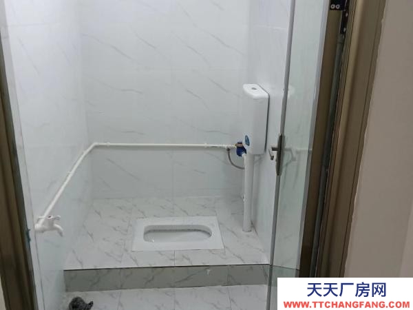 贛州市信豐物資倉庫 房屋出租，一樓可辦公、住人，獨立衛生間。制衣、窗簾加工