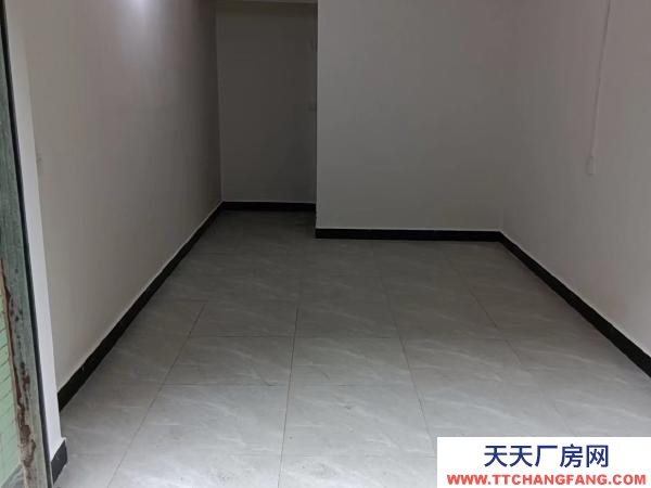 贛州市信豐物資倉庫 房屋出租，一樓可辦公、住人，獨立衛生間。制衣、窗簾加工