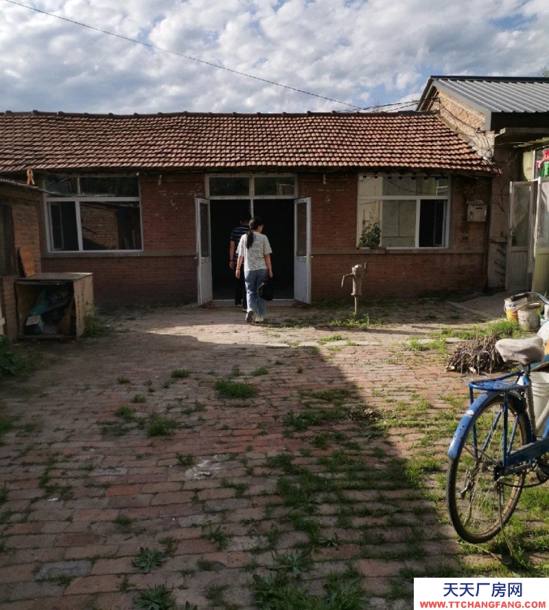 承德 圍場(出租) 通祥街臨街400平大院，貨車可進院。