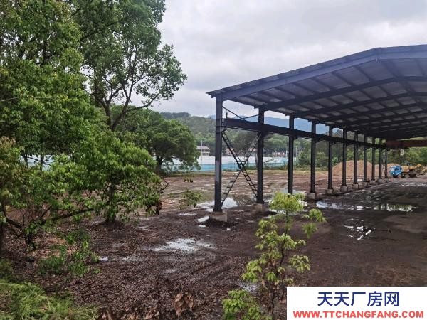 贛州市于都機加工廠房 水電三通，辦公室，宿舍已完善，可進17.5掛車，個人廠房。