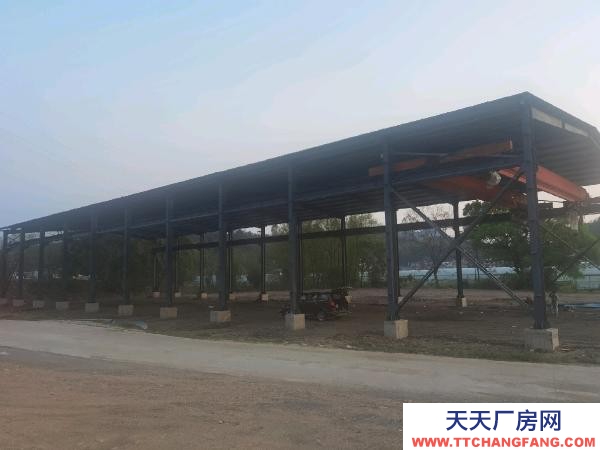 贛州市于都機加工廠房 水電三通，辦公室，宿舍已完善，可進17.5掛車，個人廠房。