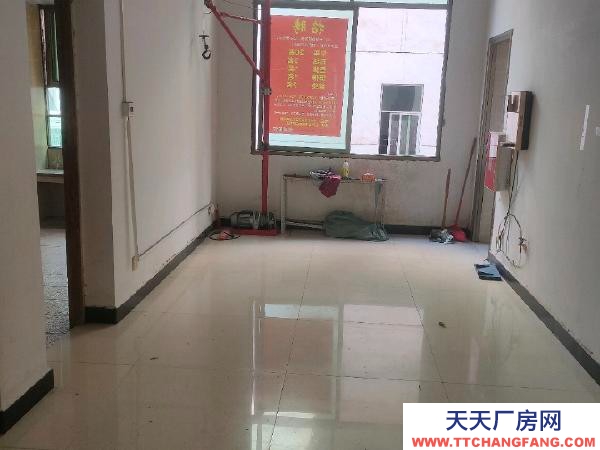 贛州市于都金制衣廠 原制衣廠房二樓，可作寫字樓辦公（具體情況線下面談，電話聯系）