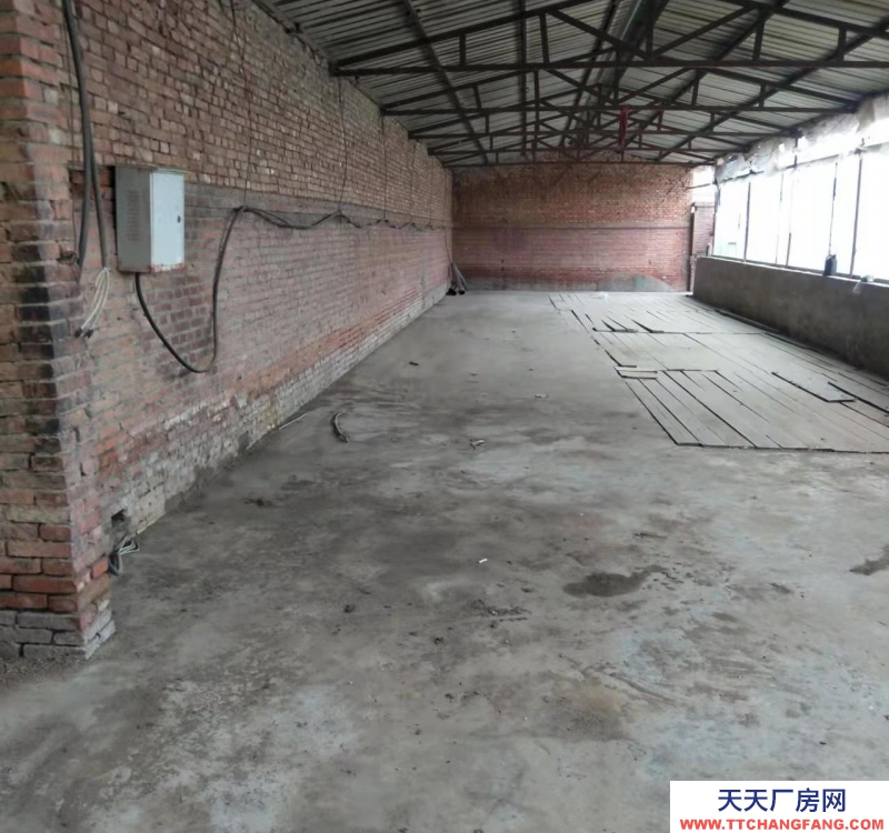 承德 灤平(出租) 灤平鎮(zhèn)安樂(lè)牛場(chǎng)飲料廠房出租