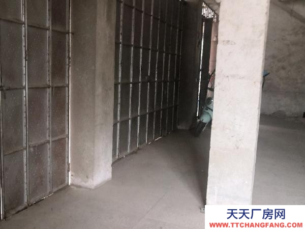 贛州市寧都物資倉庫  房子有三個門面150平米里面有閣樓可以做倉庫廠房開店