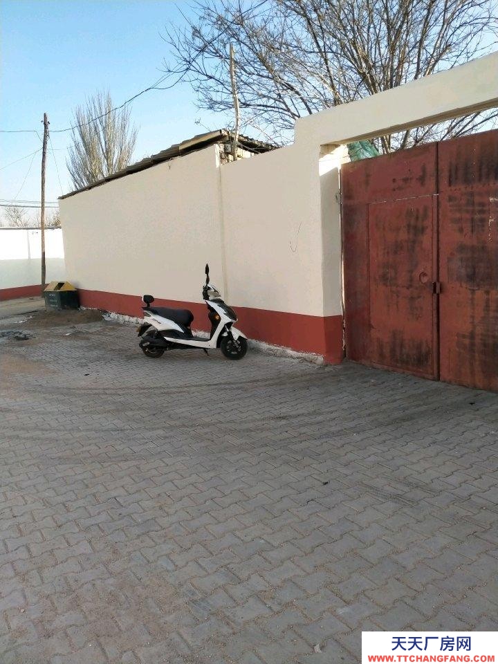 (出售) 臨河曙光學(xué)校附近大院出售