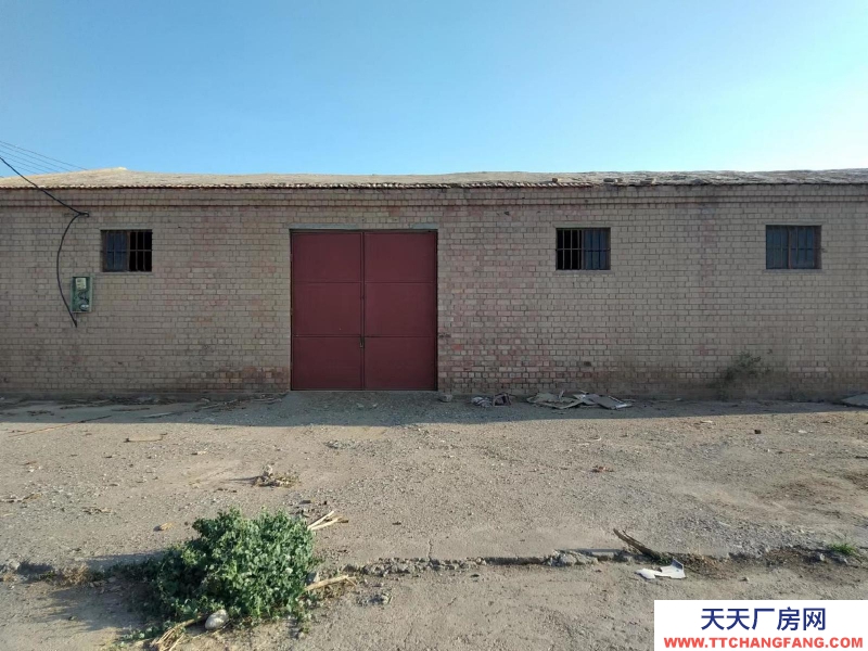 (出租) 庫房高四米，院地面用水泥鋪的后院彩鋼頂蓋好的羊圈，院墻用磚蓋