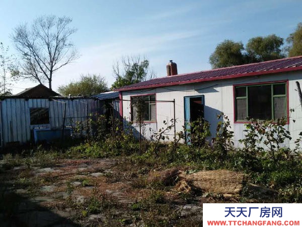 綏棱縣鐵西街塑鋼廠房場地，有動力電，緊鄰火車站交通便利