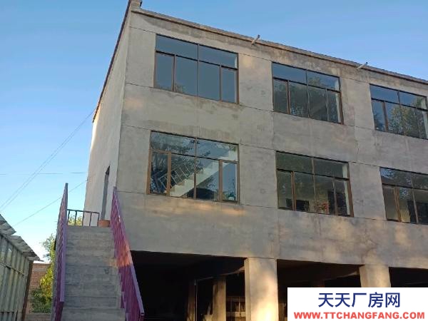 大通房子很好院子很大很寬敞環境很好