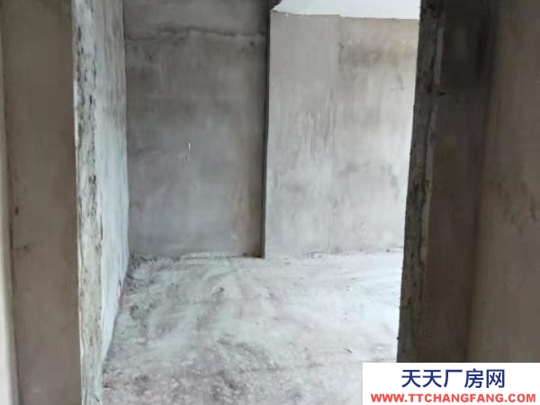 九江市彭澤物資倉庫 龍鼎大市場內，一至三層可全租或分層出租