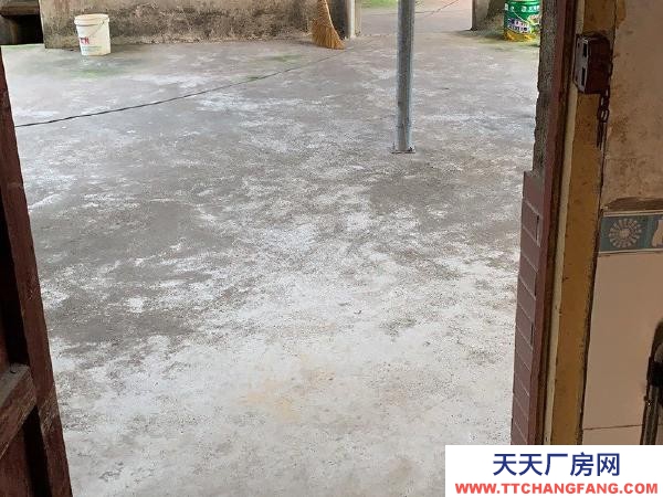 宜春市袁州機(jī)加工廠房  一屋200平米可做倉(cāng)庫(kù)或小型加工廠，二樓可以住戶