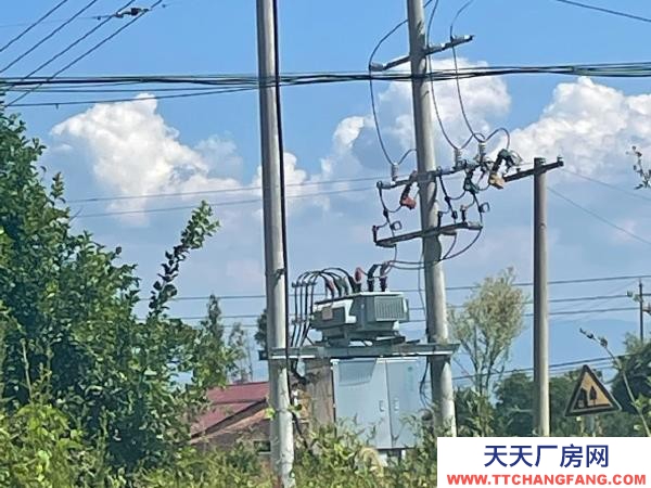 宜春市樟樹機加工廠房 面積1000平方米，有12間房，水電齊全，離臨江鎮兩公里