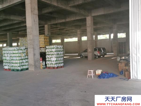 宜春市樟樹物資倉庫 六碼頭散貨場，有鐵路專用線直通庫房里。