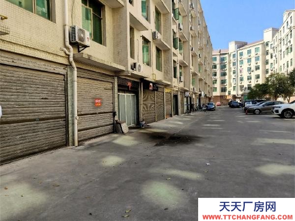 宜春市高安物資倉庫 瑞鳳家園小區內，交通便利，層高3米，水電齊全，兩間可分租。