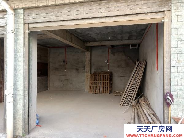 宜春市高安物資倉庫 瑞鳳家園小區內，交通便利，層高3米，水電齊全，兩間可分租。