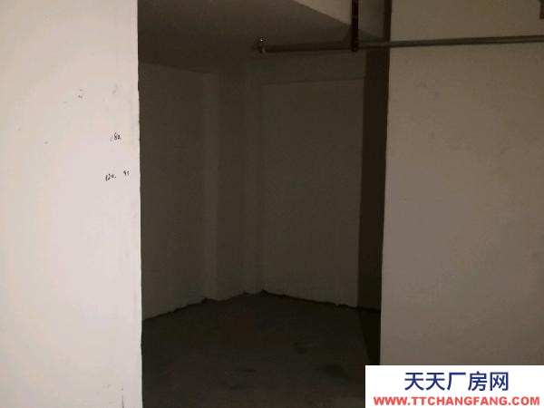 宜春市高安物資倉庫 地下儲藏間，小車進出很方便