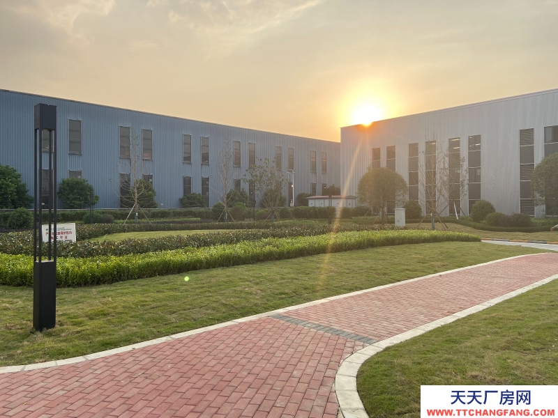 城北單層鋼結(jié)構(gòu)現(xiàn)房出租，高速路口，花園廠房！